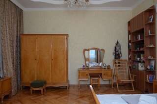 Проживание в семье Homestay Panorama Kutaisi Кутаиси Трехместный номер с основными удобствами-2